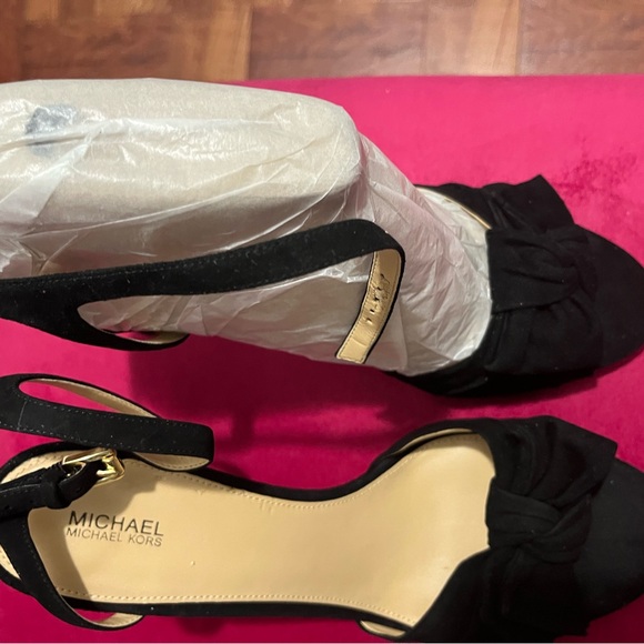 New Michael Kors Women's Black Suede Open Toe Ankle Strap Bow Sandal Size 11 - Picture 4 of 6